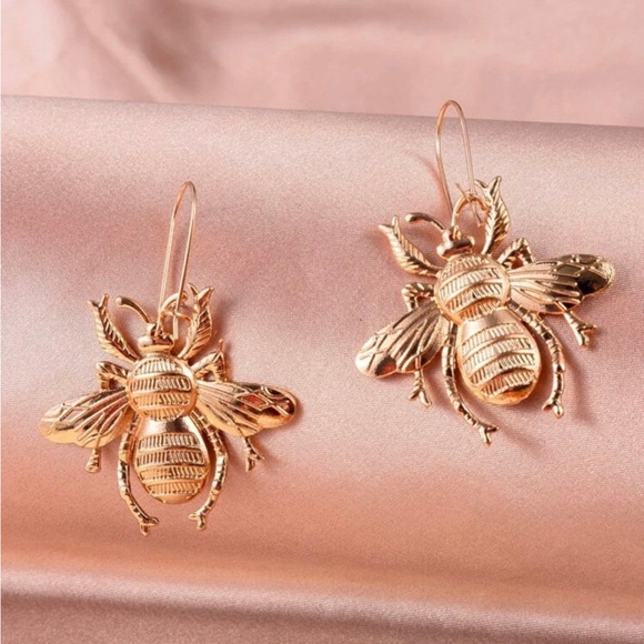 Bee Dangle Earrings- Bumblebee Drop Earrings- Vintage Earrings-Gold Bee Earrings - Picture 1 of 3
